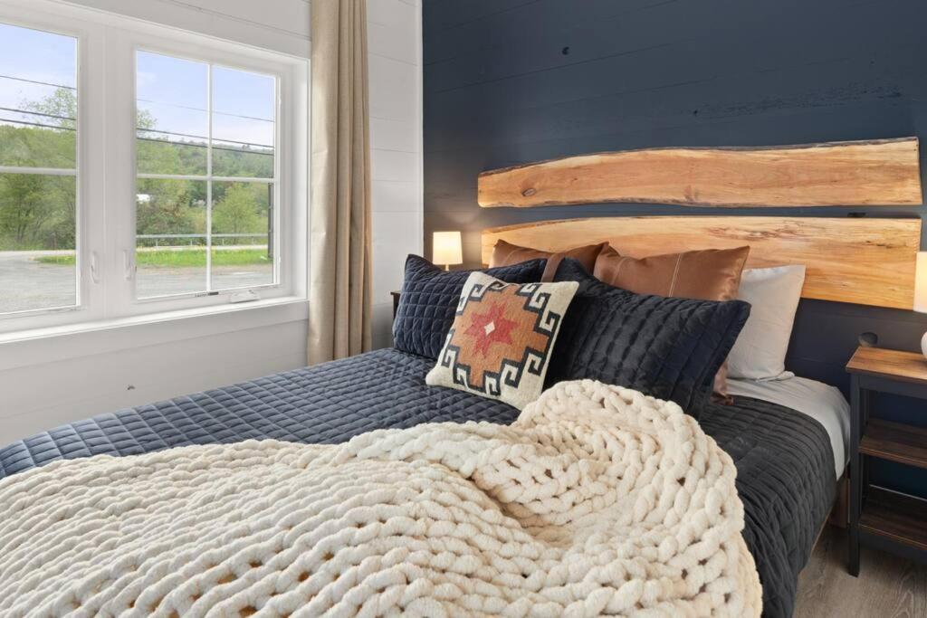 Charming & Freshly Restored Farmhouse 1 Mile From Center Of Stowe Exterior photo